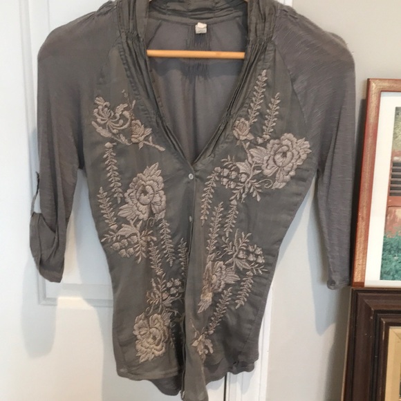 Embroidered button down. - Picture 4 of 5